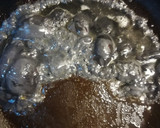 Foto del paso 3 de la receta: Huevo frito negro🥚🍳💀
