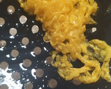 Foto del paso 3 de la receta: Huevos Hilados