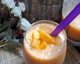 Foto langkah ke 3 dari resep Jus mangga mix susu strawberi.