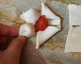 A picture of step 4 of Strawberry pastry.