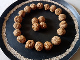 તલના લાડુ (Til Ladoo Recipe In Gujarati)