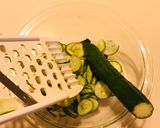 Foto del passaggio 1 della ricetta Insalata d'estate di Maiale e Cetriolo