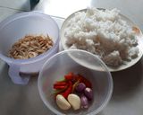 Foto langkah ke 1 dari resep 76. Nasi Goreng Udang Rebon.