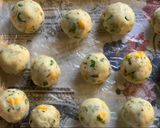 A picture of step 4 of Potato cheese balls.