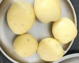 આલુ બોમ્બ (Aalu Bomb Recipe In Gujarati) રેસીપી સ્ટેપ1ફોટો