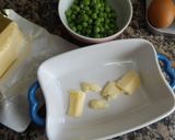Foto del paso 1 de la receta: Cazuelas horneadas de huevos con guisantes