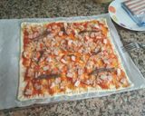 Foto del paso 3 de la receta: Pizza marinera en masa de hojaldre