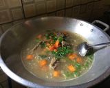 Foto langkah ke 6 dari resep Sup tulang sapi.