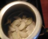 A picture of step 1 of Rich and creamy almond paneer gravy.