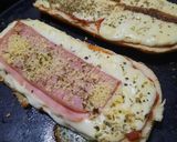 Foto del paso 6 de la receta: Pizza de pan, jamón y queso cuartirolo