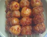 Foto langkah ke 4 dari resep Sate Bakso Bakar Pedas.