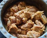 A picture of step 2 of Jatretil mutton gravy masala (jatra food).