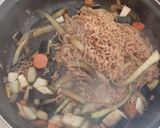 A picture of step 2 of Sofie's veg fusion noodle.