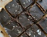 Gambar langkah 6 resipi Chocolate, Peanut Butter, Pistachio & Date Bark.
