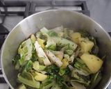 Une image de l'étape 1 de Soupe de fanes de chou-fleur.