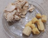 A picture of step 2 of Wok-fried Mushroom Cream Pasta.