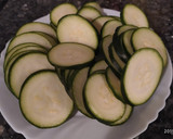 Foto del paso 3 de la receta: Flores de calabacín, salmón y queso