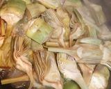 Foto del paso 2 de la receta Huevos rotos con alcachofas