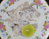 Foto langkah ke 1 dari resep Cumi Goreng Tepung.