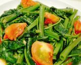 Foto langkah ke 4 dari resep Kangkung tumis tomat + tips kangkung tampil segar.