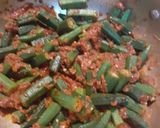 A picture of step 4 of Bhindi masala.