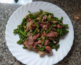 Foto del paso 3 de la receta: Revuelto de espárragos trigueros (mar y tierra)