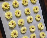 Foto langkah ke 3 dari resep Kue Semprit Mudah 3 Bahan.