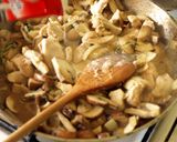 Gombás-kakukkfüves csirkemell recept édesburgonyapürével, rizzsel recept fázis 6 fotója