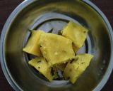 A picture of step 2 of Semolina instant dhokla.