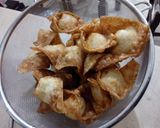 A picture of step 5 of Chicken wontons.