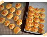 Foto langkah ke 5 dari resep Roti Unyil Keju Favorit Papa+anak2 ( Mini Cheesy roll bun) .