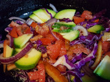 Salteado veraniego de fideos fácil