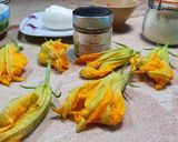 Foto del passaggio 1 della ricetta Fiori di zucca ripieni al forno