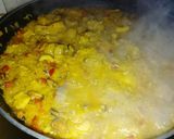 Foto del paso 5 de la receta: Arroz, mariscos y pescado. Similar a Paella