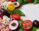 Foto del paso 5 de la receta: Ensalada con forma de corona navideña 🎨 Los colores unidos de la naturaleza en Navidad veraniega 🎄