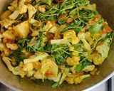 फूलगोभी मेथी हरी लहसुन की सब्जी(phool methi hari lahsun ki sabzi recipe in hindi) रेसिपी चरण 2 फोटो