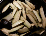 Foto del paso 2 de la receta: Berenjenas baby en mojo picante