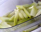 Foto del paso 1 de la receta: Cama de jitomate con chayote