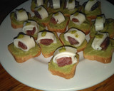 Foto del paso 2 de la receta: Canapés de atún de ahijar, queso, guacamole y wasabi