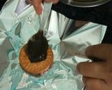 A picture of step 5 of Mariegold biscuit ka cake.