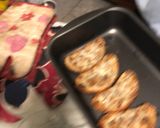 Foto del passaggio 2 della ricetta Crostoni salsiccia e stracchino