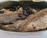 A picture of step 2 of Romaine lettuce with fried dace and black bean.