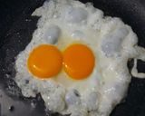 Hình bước làm 3 của món Bánh mì ốp la