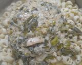 Foto del paso 4 de la receta: Salsa de puerro, vino, leche, ajo y cebolla (capeletinis)
