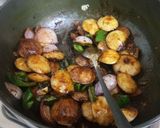 A picture of step 5 of Chilli Idli.