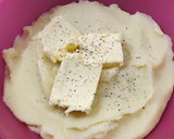 Foto del paso 6 de la receta: Pastel de papa con relleno de carne - con cebolla, morrón, aceituna, huevo duro y pasas de uva