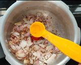 A picture of step 4 of Bhindi pyaz fry recipe.
