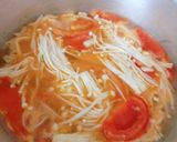 Hình bước làm 3 của món Canh nấm kim châm rau thì là