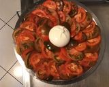 Une image de l'étape 6 de Salade de tomates bicolores à la burrata di buffala et persil haché.