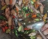 Foto langkah ke 3 dari resep 051. Tumis Cumi Asin Pete Pedas.